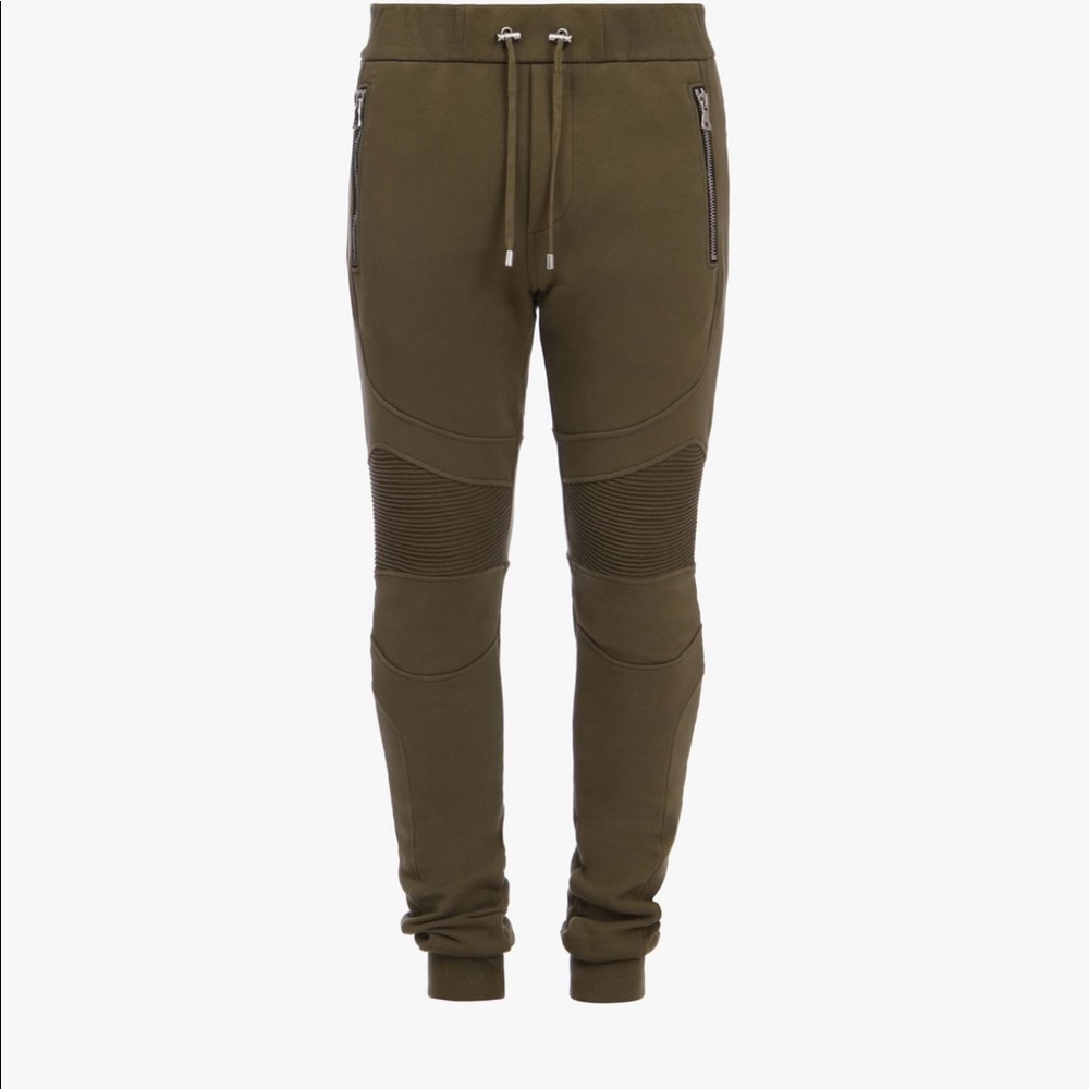 Meet your Posher, Larissa